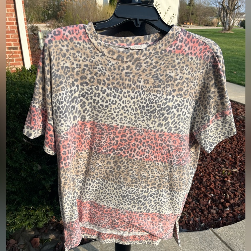 Like new Oddi leopard soft medium large boutique top ladies